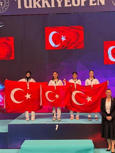 Düzceli Taekwondocular Antalya'da Şampiyon Oldu: Sefa Yılmaz Birinciliği, Asya Şengönül Üçüncülüğü Elde Etti - Görsel 2