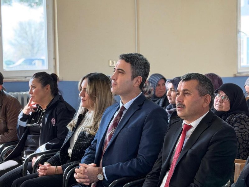 Bucak Kaymakamlığı'ndan 'Kucaklaşma Zamanı Projesi' Kapsamında Okul Ziyareti - Görsel 3