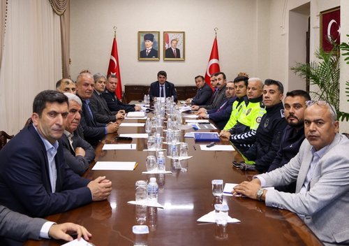 Kilis'te Ulaşım Sorunları Masaya Yatırıldı: Vali Kalaylı Başkanlığında Değerlendirme Toplantısı - Görsel 4