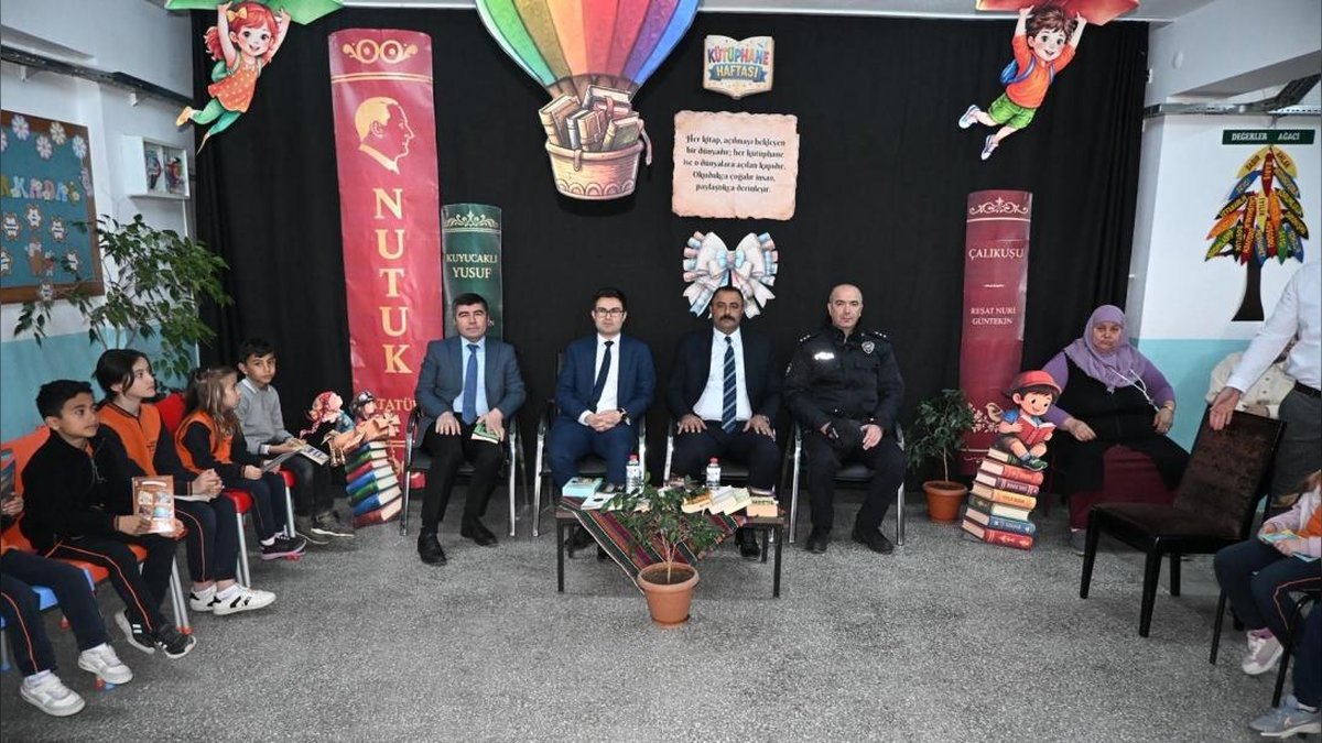Sarıoğlan'da Kütüphaneler Haftası Coşkusu: 1700 Öğrenci ve Veliler Kitap Okudu