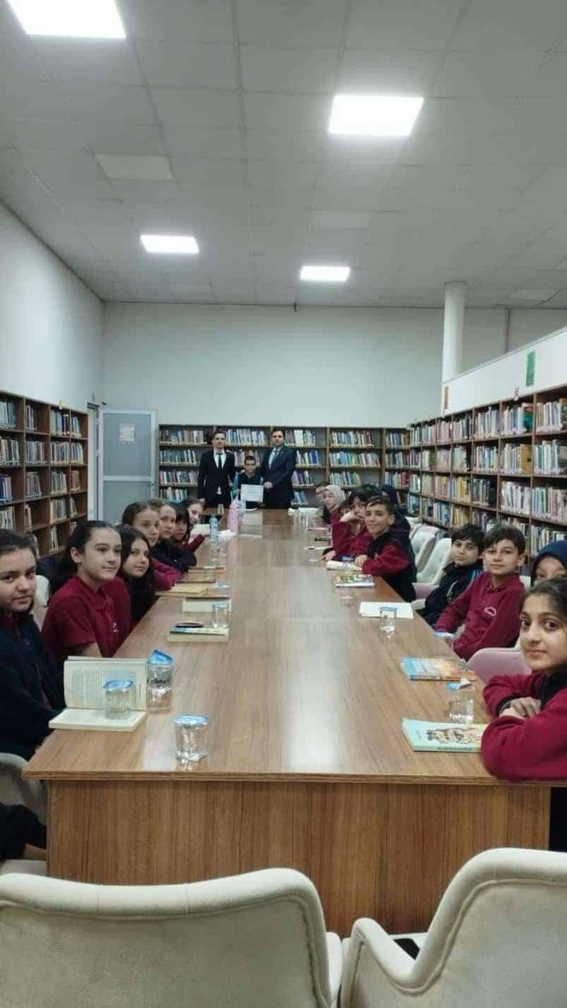 Biga'da Kütüphane Haftası'nda Öğrencilerle Kitap Okuma Etkinliği - Görsel 4