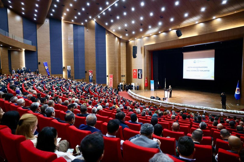 Vali Toros Başkanlığında Eğitim ve Okul Güvenliği Toplantısı - Görsel 5
