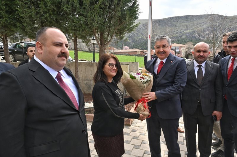 Vali Yılmaz İnönü Belediyesini Ziyaret Etti, Zaferin 105. Yıl Dönümü Programlarına Değindi - Görsel 2