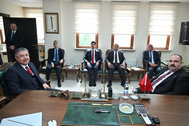 Vali Yılmaz İnönü Belediyesini Ziyaret Etti, Zaferin 105. Yıl Dönümü Programlarına Değindi - Görsel 4