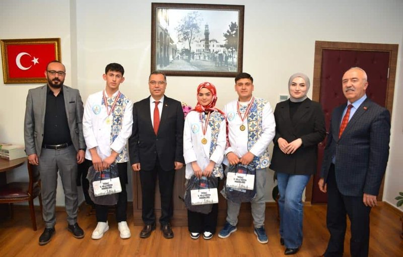 Yozgat Fatih MTAL Öğrencileri, Gastronomi Yarışması'nda Bronz Madalya ile İl Milli Eğitim Müdürlüğü'nü Ziyaret Etti - Görsel 5