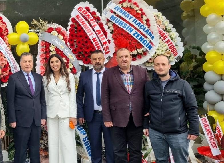 Turgutlu Kaymakamı Selami Kapankaya, Yeni Açılan Altın Çeyiz İş Yerini Ziyaret Etti - Görsel 2