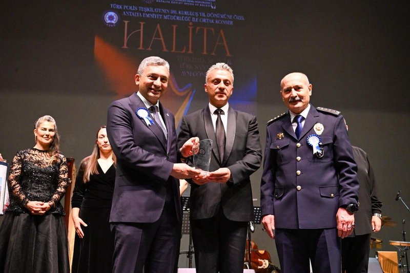 Vali Şahin'den Polis Teşkilatı'na Övgü: 'İstikbale Olan Güvenimizdir' - Görsel 5