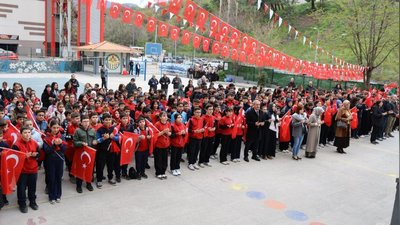 Karabük Okulları Bayraklarla Donatıldı: Birlik ve Beraberlik Vurgusu