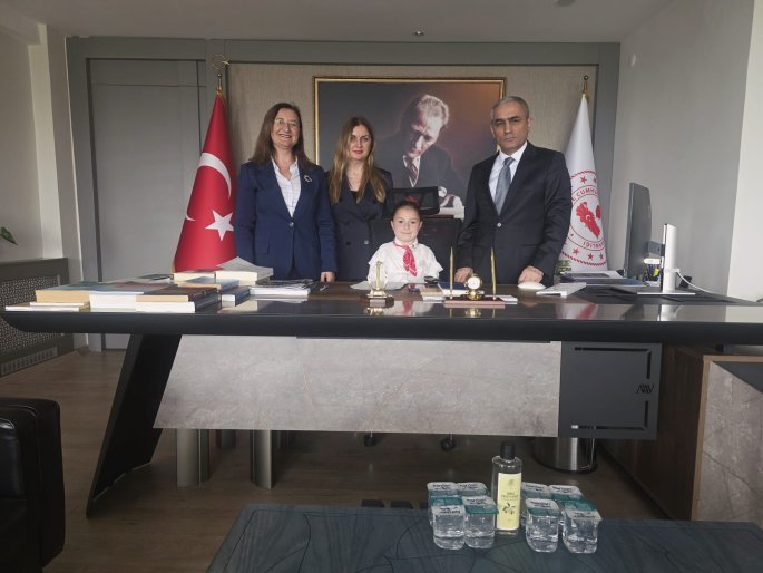 Aliağa'da 23 Nisan Coşkusu: Makamlar Öğrencilere Emanet Edildi - Görsel 5