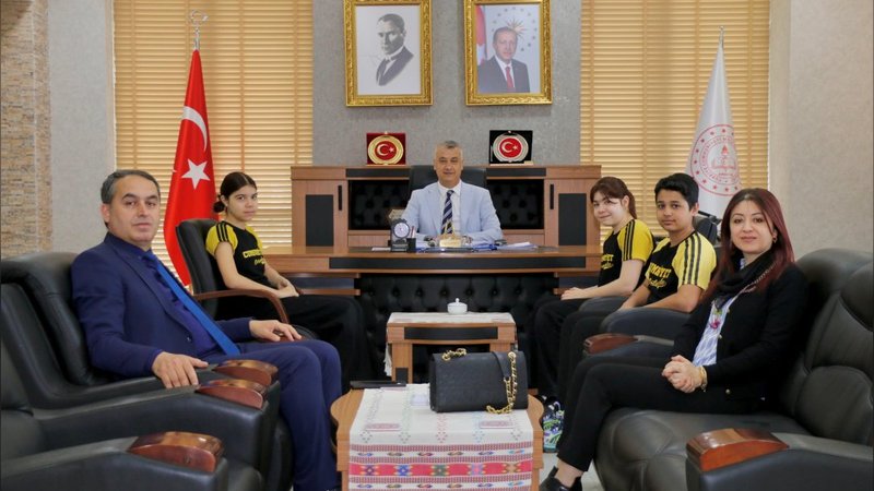 Amasya'da Öğrenciler Milli Eğitim Müdürlüğü Makamını Devraldı