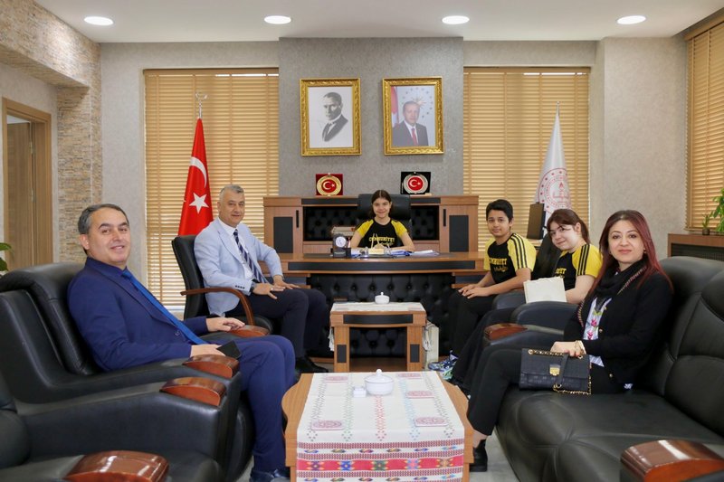 Amasya'da Öğrenciler Milli Eğitim Müdürlüğü Makamını Devraldı - Görsel 4