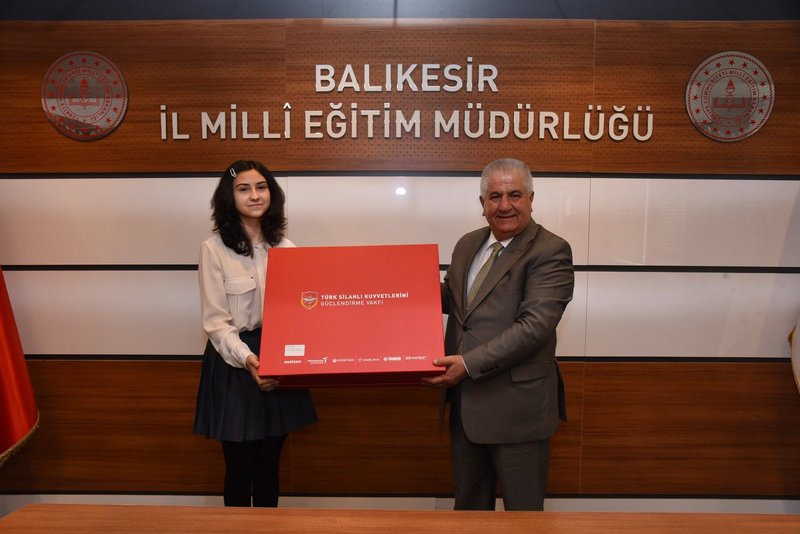 Balıkesir'de Genç Tasarımcılar Savunmadan Sanata Ödüllerini Aldı - Görsel 2