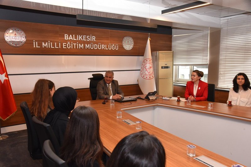 Balıkesir'de Genç Tasarımcılar Savunmadan Sanata Ödüllerini Aldı - Görsel 5