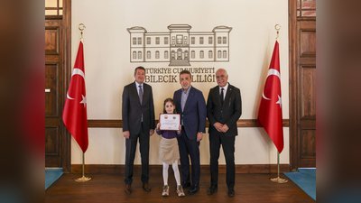 Bilecik Valisi Sözer'den 'Sağlıklı Nesil Sağlıklı Gelecek' Yarışması'nda Dereceye Giren Öğrencilere Ödül