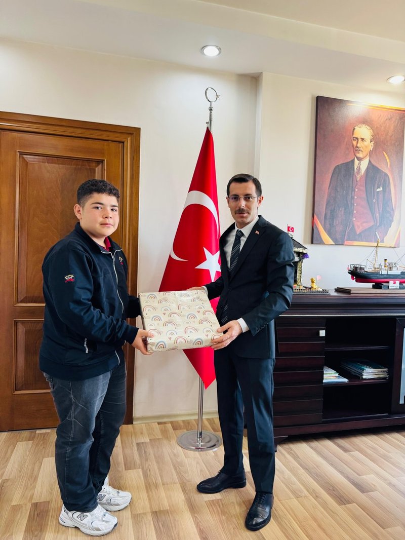 Bozdoğan'da Akıl ve Zeka Oyunları Başarısı: Öğrenciler Kaymakam Polat'ı Ziyaret Etti - Görsel 2