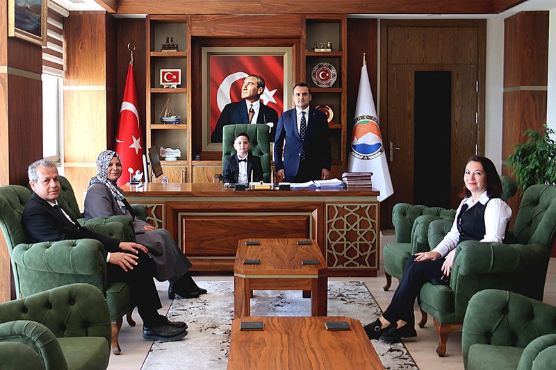 Finike Kaymakamı Musa Kazım Çelik, 23 Nisan'da Makamını Öğrenci Eren Turhan'a Devretti - Görsel 4