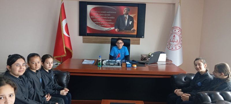Görele'de 23 Nisan Coşkusu: Geleceğin Müdürleri Koltuk Devraldı - Görsel 3
