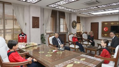 Kastamonu İl Milli Eğitim Müdürü Makam Koltuğunu Öğrencilere Devretti