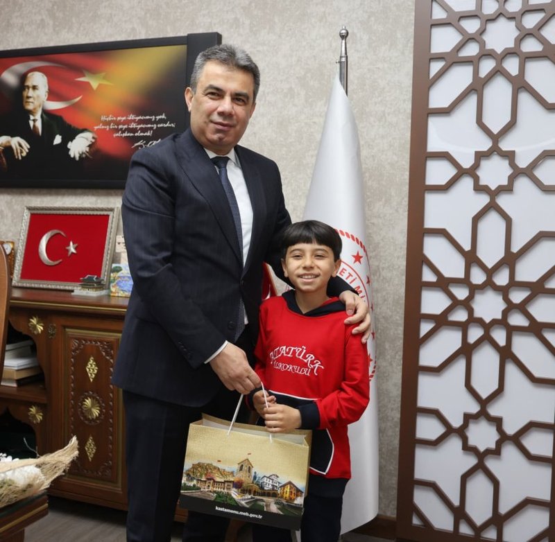 Kastamonu İl Milli Eğitim Müdürü Makam Koltuğunu Öğrencilere Devretti - Görsel 3