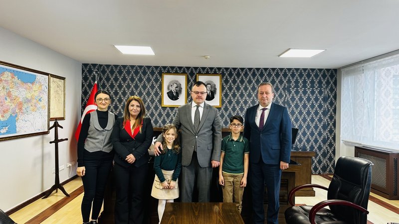Kaynaşlı'da 23 Nisan Coşkusu: Öğrenciler Kaymakamlık Koltuğuna Oturdu - Görsel 4