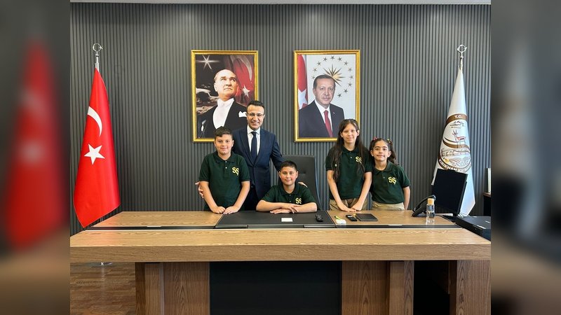 Kırıkhan'da 23 Nisan Kutlamaları: Makamlar Çocuklara Emanet Edildi