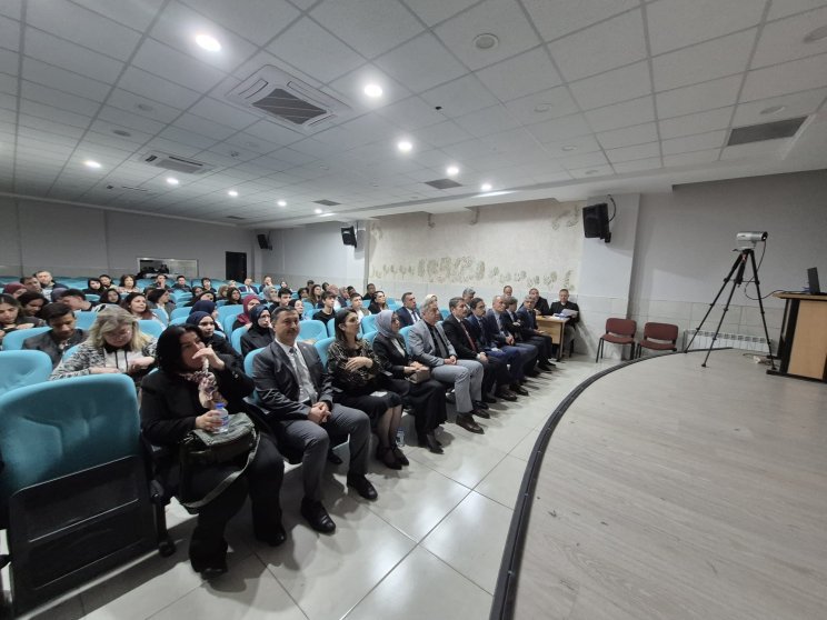 Konya İl Milli Eğitim Müdürü Murat Yiğit, 'Oku-Yorum Yazı-Yorum Projesi' Safahat Okumaları Paneline Katıldı - Görsel 5