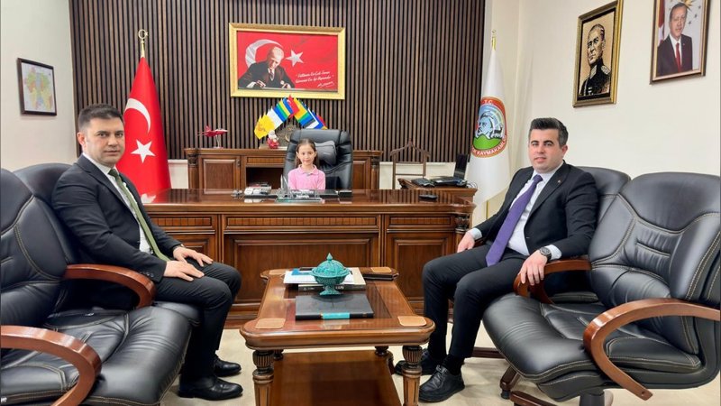 Mihalıççık'ta 23 Nisan Coşkusu: Öğrenciler Makamları Ziyaret Etti