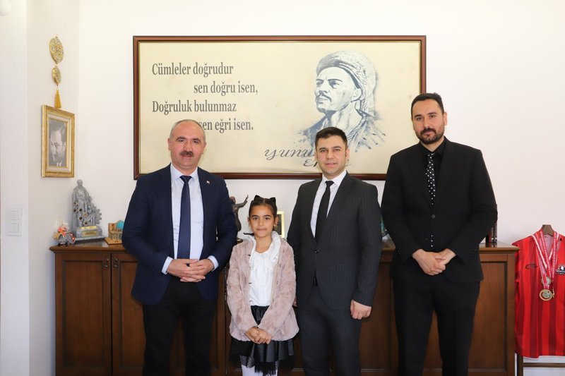 Mihalıççık'ta 23 Nisan Coşkusu: Öğrenciler Makamları Ziyaret Etti - Görsel 4