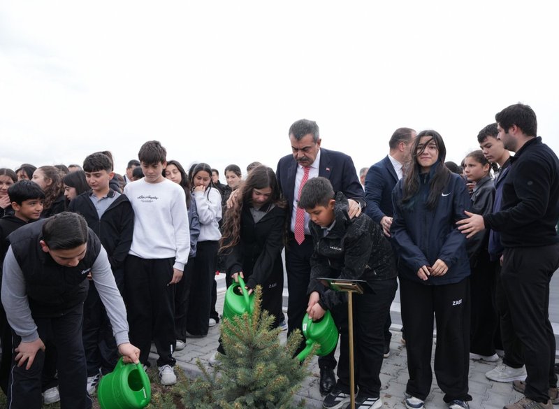 Milli Eğitim Bakanı Yusuf Tekin, Beşikdüzü'nde Şehit Öğretmenler İçin Fidan Dikti - Görsel 3