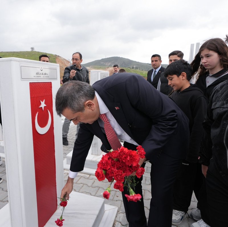 Milli Eğitim Bakanı Yusuf Tekin, Beşikdüzü'nde Şehit Öğretmenler İçin Fidan Dikti - Görsel 5