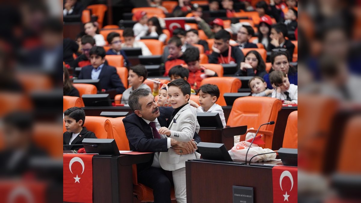 Millî Eğitim Bakanı Yusuf Tekin'den 23 Nisan Mesajı: Güvenlik ve Gelecek Vurgusu