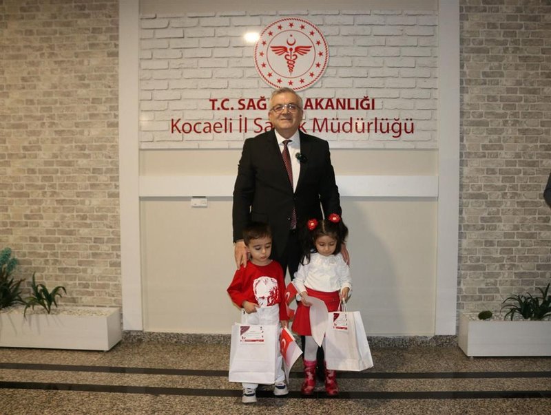 Minik Ziyaretçiler Kocaeli İl Sağlık Müdürü'nü Makamında Ağırladı - Görsel 4