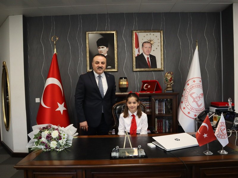 Öğrenci Talya URAN'dan Kocaeli İl Milli Eğitim Müdürü'ne 23 Nisan Ziyareti - Görsel 4