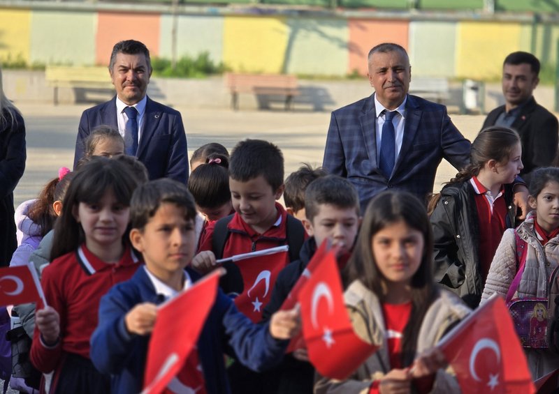 Osmangazi'de Millî Birlik Haftası Etkinlikleri: İl ve İlçe Milli Eğitim Müdürleri Okulları Ziyaret Etti - Görsel 2