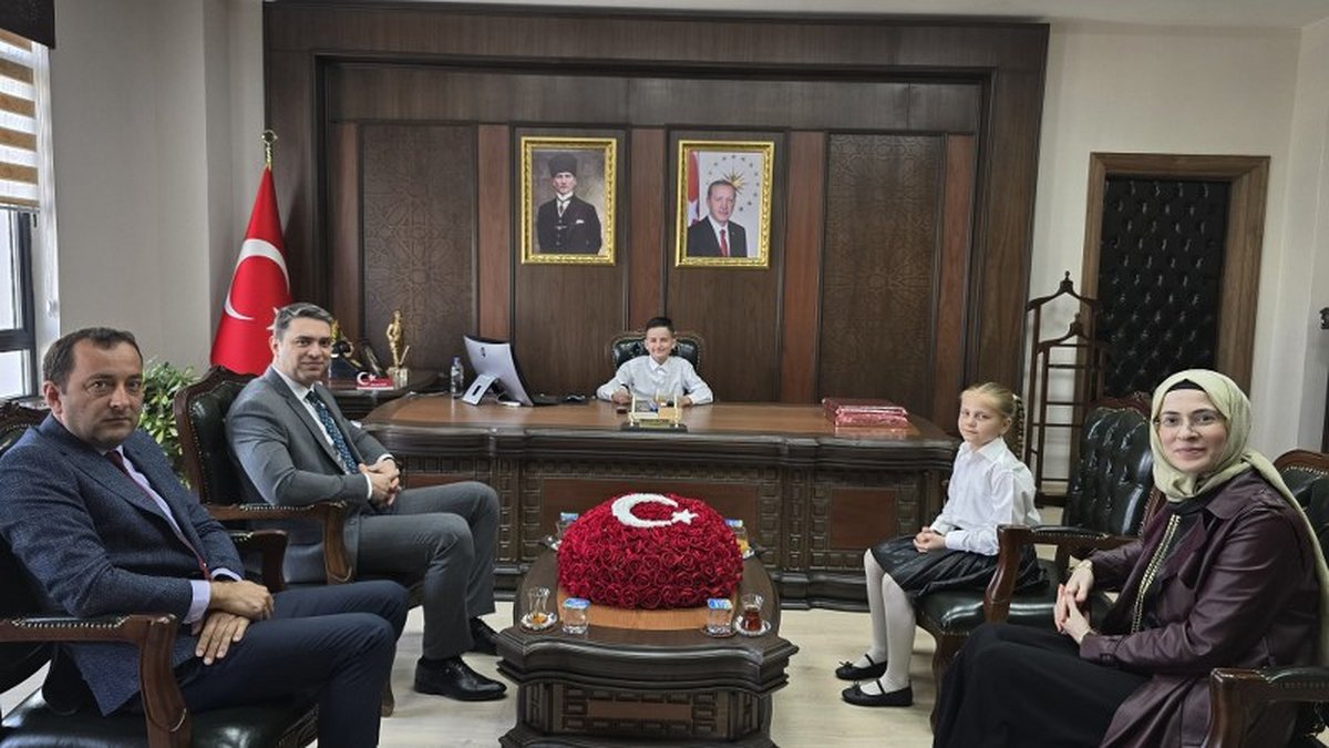 Saruhanlı Kaymakamı Murat Acar, Makamını Öğrencilere Devretti