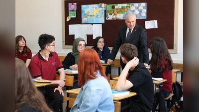 Vali Akın Karatay Fen Lisesi'ni Ziyaret Etti, Öğrencilerle Buluştu