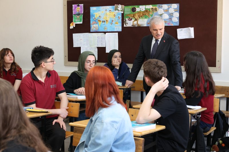 Vali Akın Karatay Fen Lisesi'ni Ziyaret Etti, Öğrencilerle Buluştu - Görsel 2