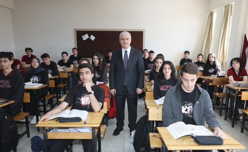 Vali Akın Karatay Fen Lisesi'ni Ziyaret Etti, Öğrencilerle Buluştu - Görsel 5