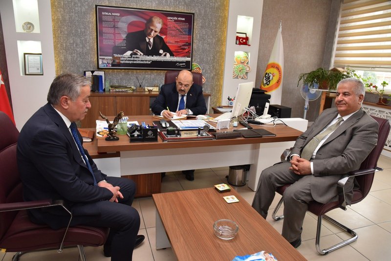 Vali Ustaoğlu'ndan Masal Evi Ziyareti: 23 Nisan Coşkusu Balıkesir'de Yaşandı - Görsel 3