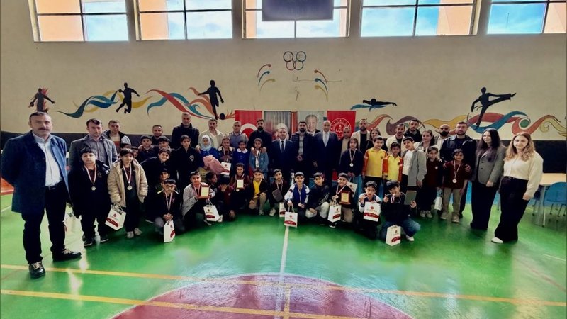 Viranşehir'de İlkokul ve Ortaokul Öğrencileri Akıl ve Zeka Oyunları Turnuvasında Yarıştı