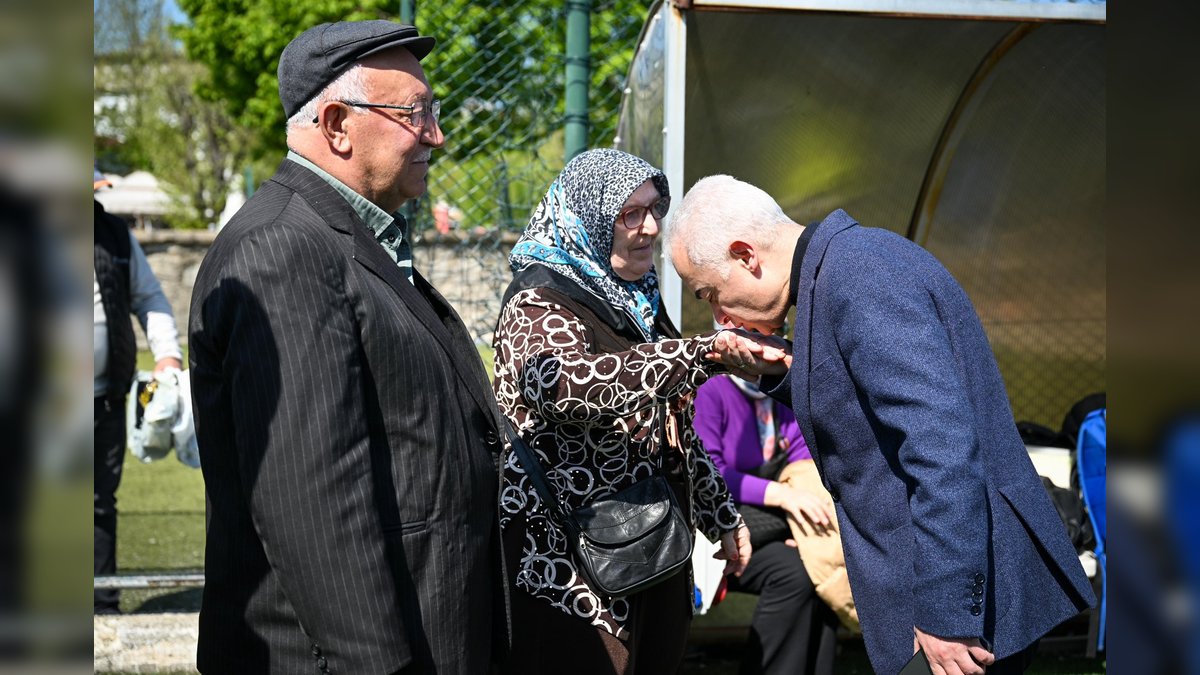 Kırklareli Valisi Uğur Turan, Şehit Anıl Yalap Ortaöğretim Futbol Turnuvası'na Katıldı
