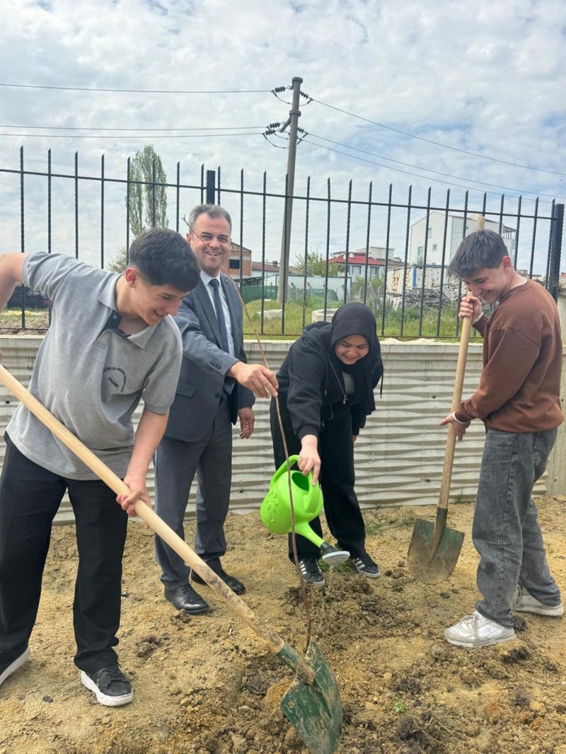 Ergene'de ÇEDES Projesi Kapsamında Fidan Dikimi Etkinliği - Görsel 4