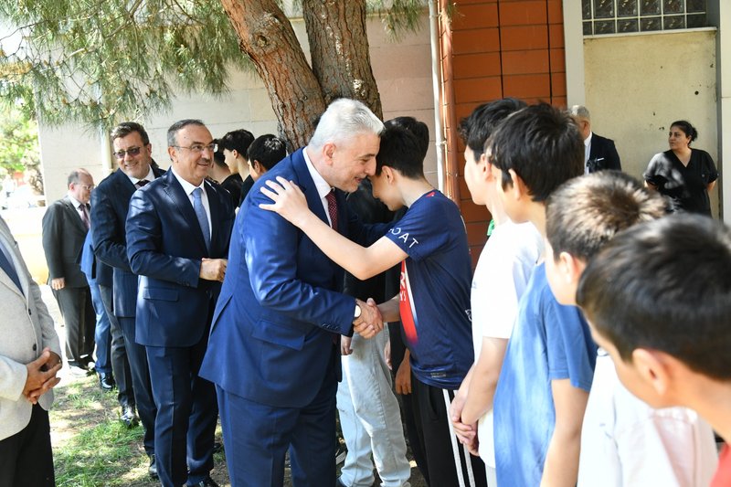 Bakan Bolat ve Vali Soytürk Çocuk Evlerini Ziyaret Etti - Görsel 3