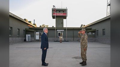 Vali Uğur Turan Sınırda Görev Yapan Mehmetçiklerle Bayramlaştı