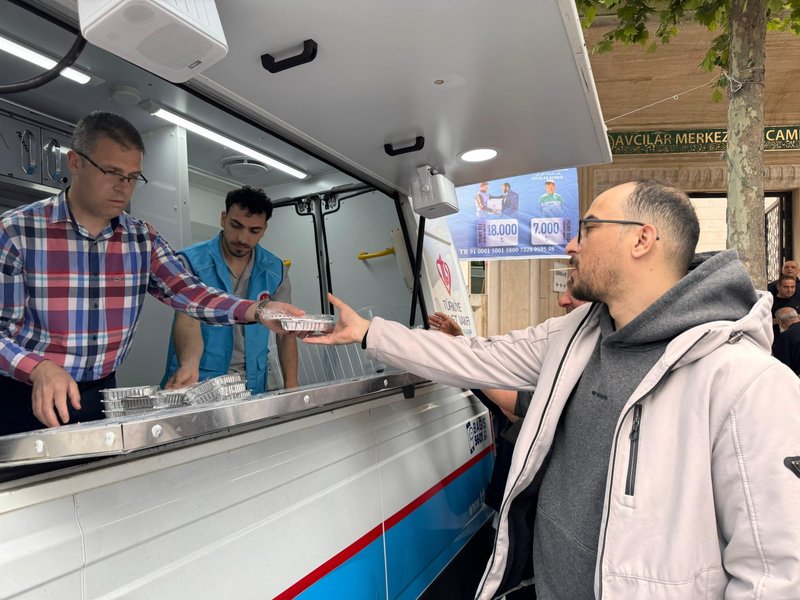 Avcılar Kaymakamlığı'ndan İstanbul'un Fethi'nin 573. Yıl Dönümü Etkinliği: Aşure İkramı - Görsel 4