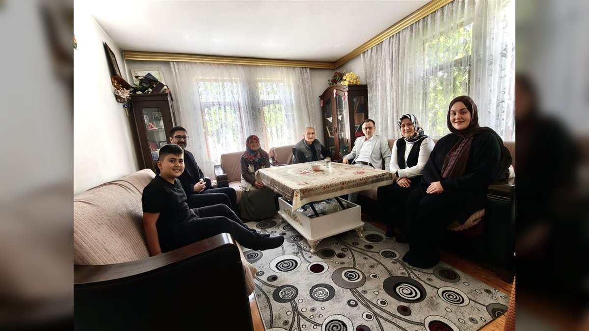 Bartın İl Sağlık Müdürü Şehit Ailesini Bayramda Ziyaret Etti