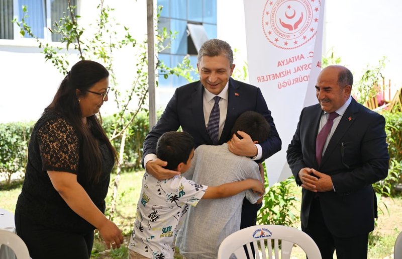 Vali Şahin'den Kurban Bayramı'nda Huzurevi, Hastane ve Güvenlik Güçlerine Ziyaret - Görsel 5