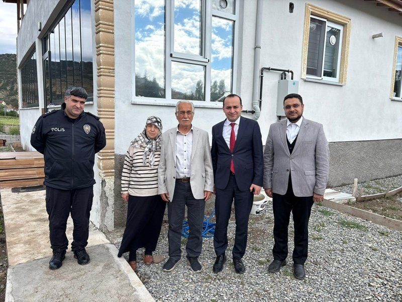 Korgun Kaymakamı Şehit Komiser Veysel Çirişlioğlu'nun Kabrini Ziyaret Etti - Görsel 3